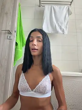 Vicky_luxe stripchat live cam model