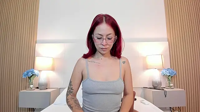 MiaaRouge stripchat live cam model