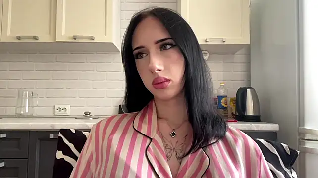 IsabellaQiueen stripchat live cam model