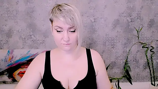 Djullia stripchat live cam model
