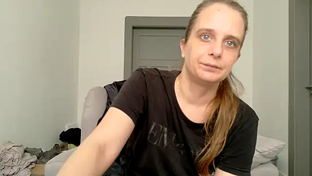 Chantalee stripchat live cam model