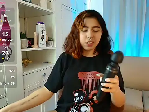 the_virginqueen stripchat live cam model