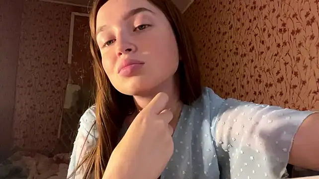 Chloooee stripchat live cam model