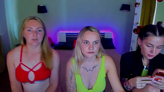 MagicEyess stripchat live cam model