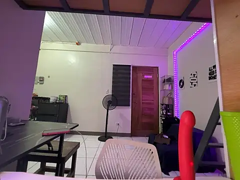 PinayLina18 stripchat live cam model