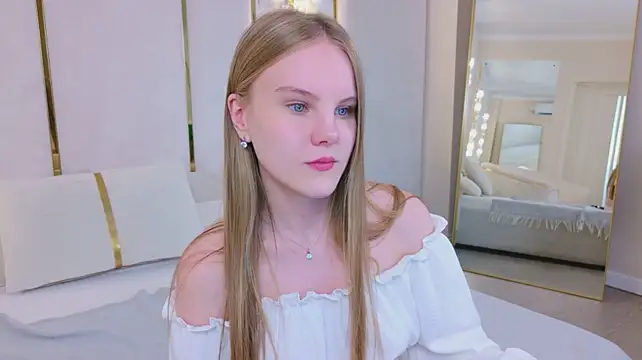 Lili_Lohan stripchat live cam model