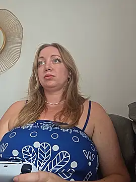 arielsweetieee stripchat live cam model