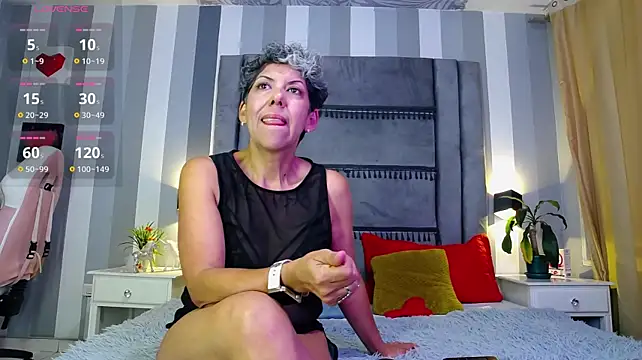 Julianewell stripchat live cam model