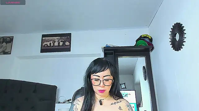 Vicky_hotmilf stripchat live cam model