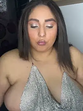 Selenee23 stripchat live cam model