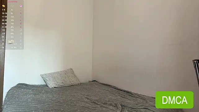 JuliaPierce stripchat live cam model