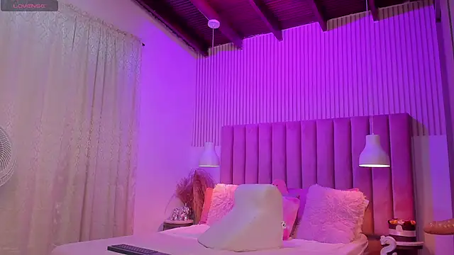 ScarlettDreamss7 stripchat live cam model