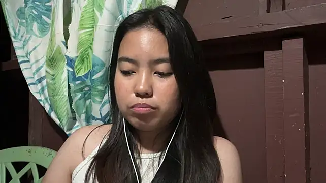 EwaGuzi stripchat live cam model