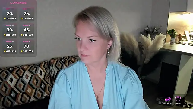 Juarnea_ stripchat live cam model