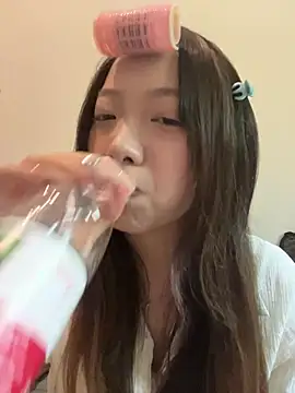YY-1-1-1 stripchat live cam model