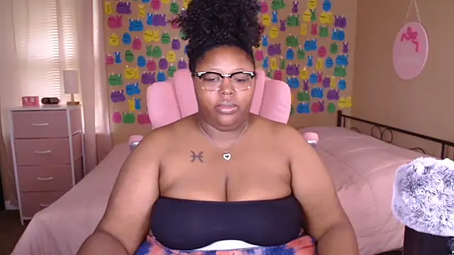 Chocolatebunnyxx96 stripchat live cam model