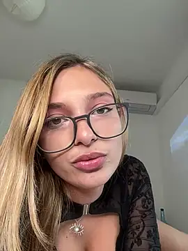 paulinee2006 stripchat live cam model