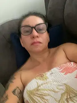 HealingHoney stripchat live cam model