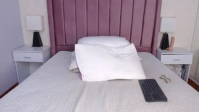 AriannaAdames stripchat live cam model