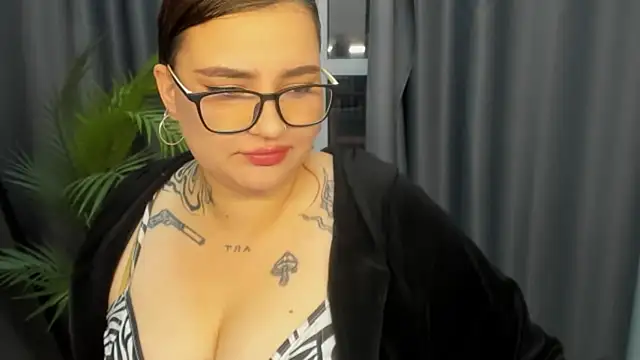 NikkiSummer stripchat live cam model