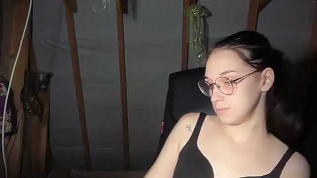 TayaStar stripchat live cam model