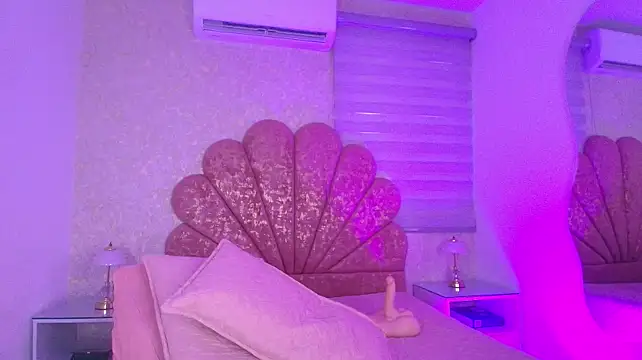 vale_arias stripchat live cam model