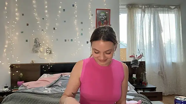 MaeganUsher stripchat live cam model
