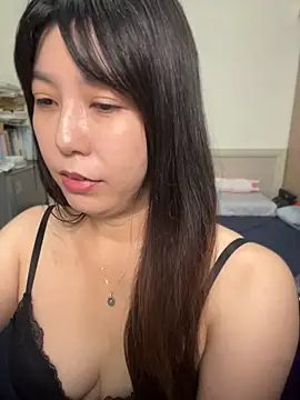 vivi131927 stripchat live cam model