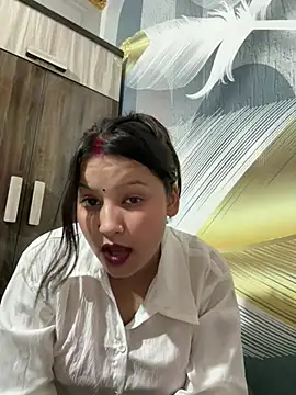 Aarohi_Thakur stripchat live cam model