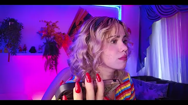 albaismynameX stripchat live cam model