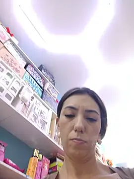 LunaZambrano stripchat live cam model