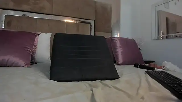LizBrook stripchat live cam model