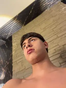 Lander_Cruz stripchat live cam model