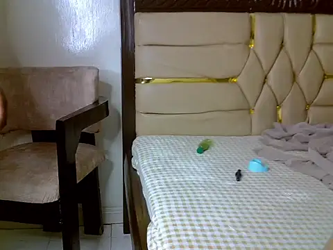 Quinlina stripchat live cam model