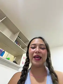 seraphine23 stripchat live cam model
