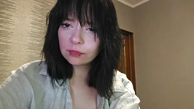 YunLettinga stripchat live cam model