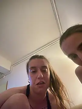 sheila_y_celia stripchat live cam model