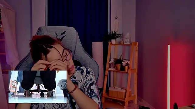SeraphineDuskryn stripchat live cam model