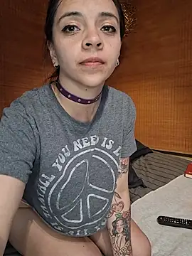 Dannalove1 stripchat live cam model