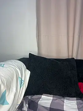 PrettyNaughty_ stripchat live cam model