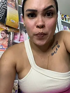 FOX_LATINA stripchat live cam model