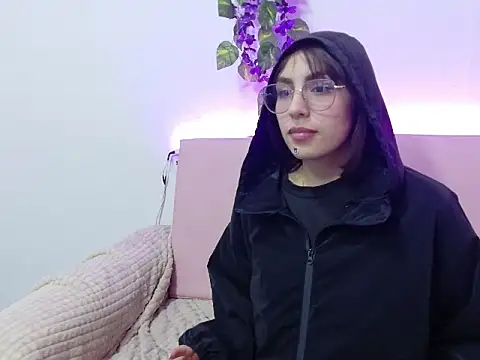 Ashlyvaldes stripchat live cam model