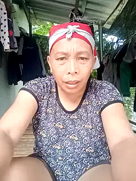 Mai-lanzz stripchat live cam model