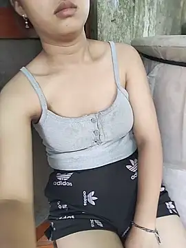 Julyhenrry stripchat live cam model