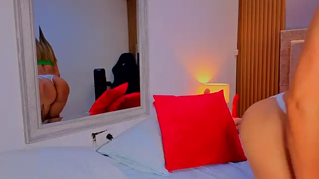 laiamilf stripchat live cam model