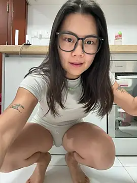 ruanruan05 stripchat live cam model