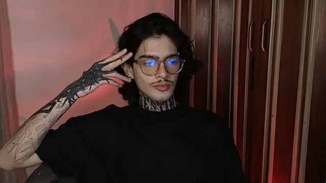 Bastiel_ stripchat live cam model
