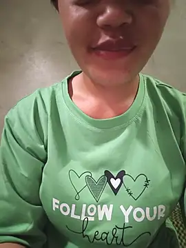 Thuy-top stripchat live cam model