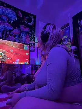 Cutiepiespanks stripchat live cam model