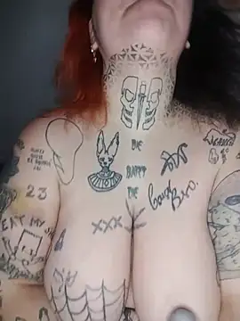 Hippiehop- stripchat live cam model